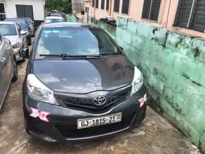 Toyota Yaris SE Hatchback 5dr 2012 Gray