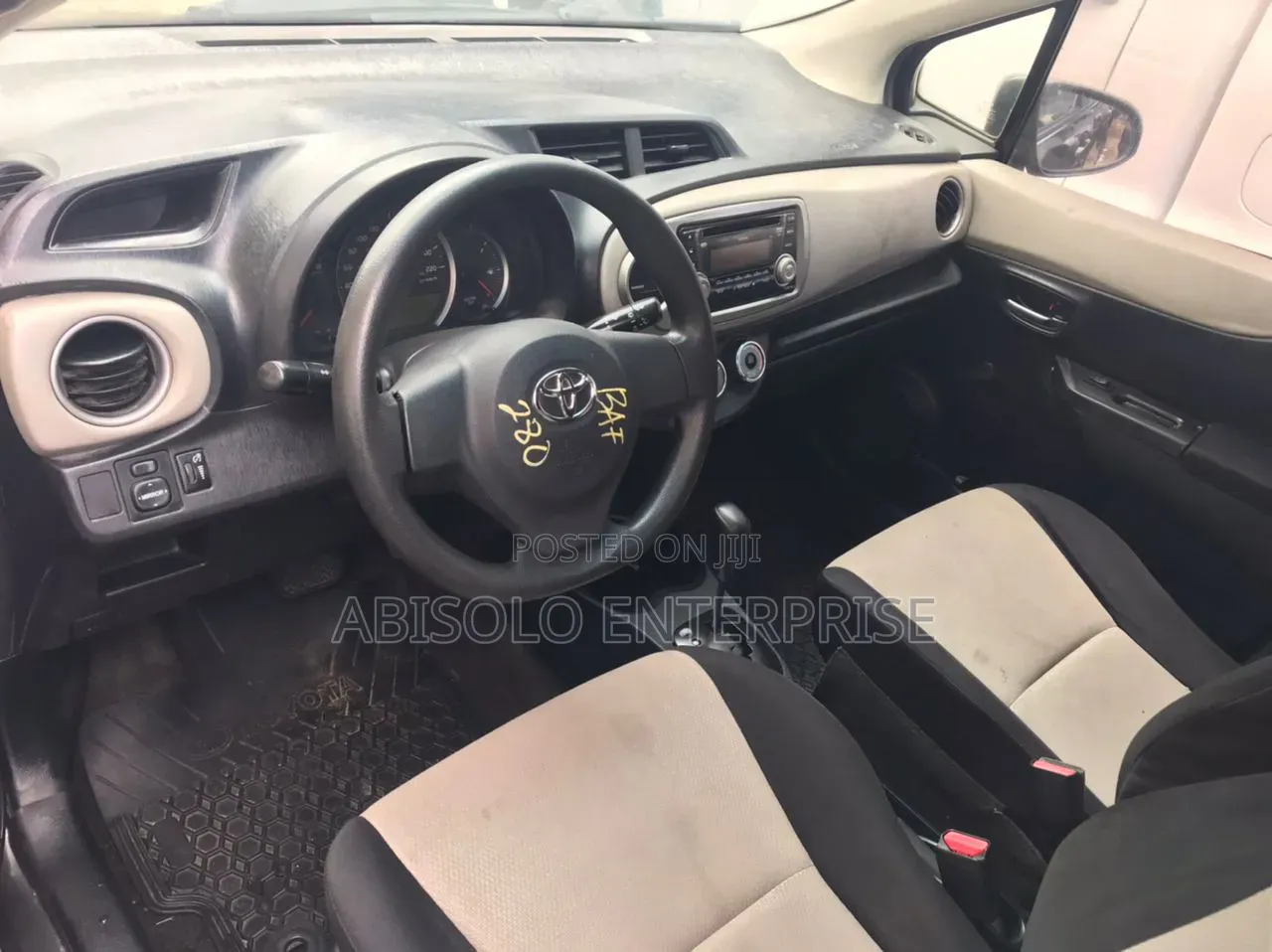 Toyota Yaris SE Hatchback 5dr 2012 Gray