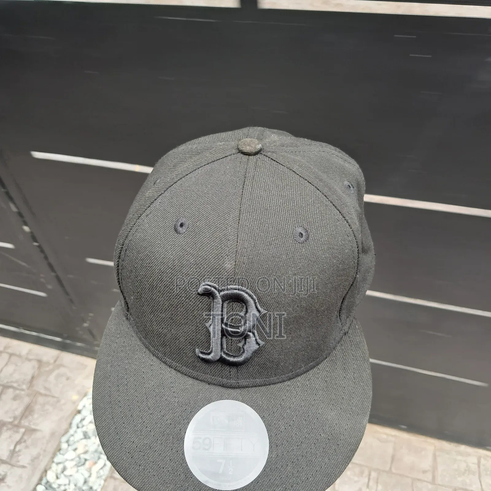 "Boston Red Sox Black-on-Black Snapback Cap – Excellent Condition"
