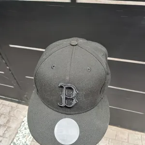 "Boston Red Sox Black-on-Black Snapback Cap – Excellent Condition"