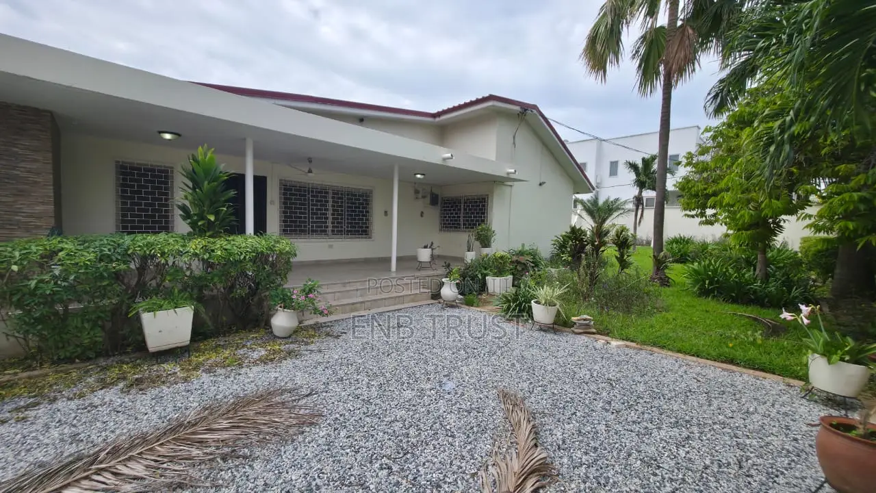 5bdrm Duplex in Labone, Coffee Shop Area for rent
