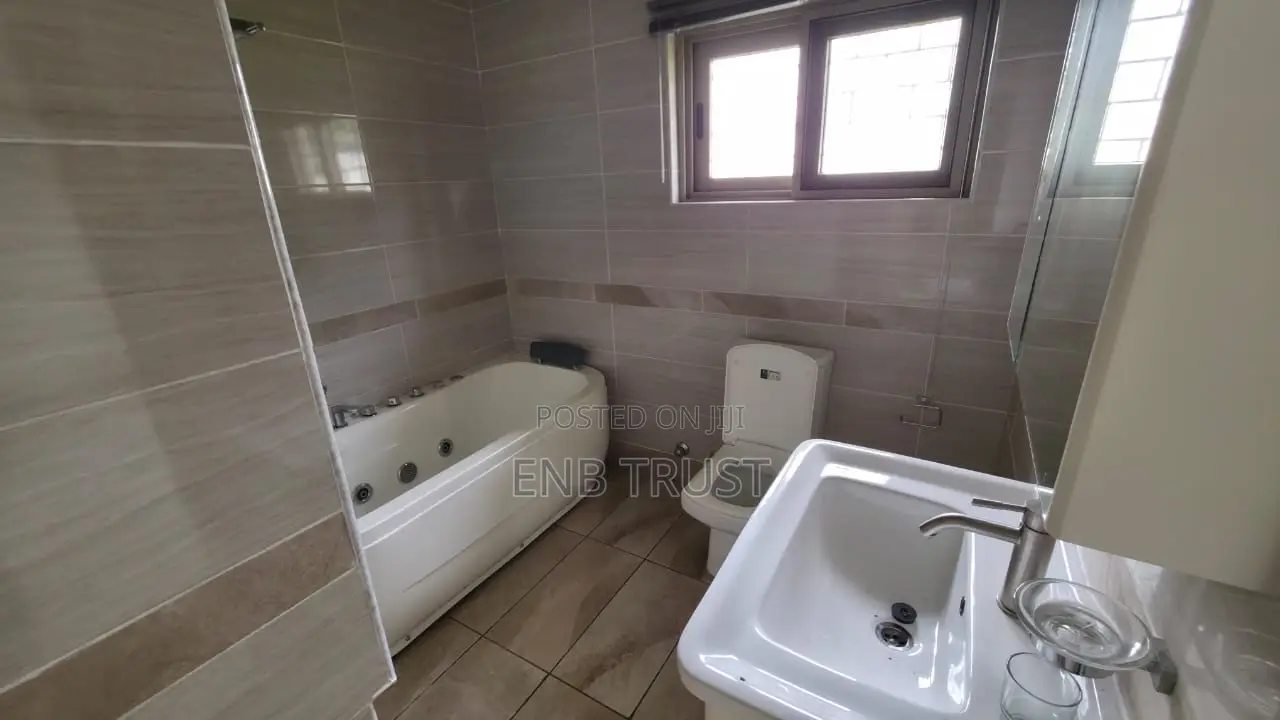 5bdrm Duplex in Labone, Coffee Shop Area for rent