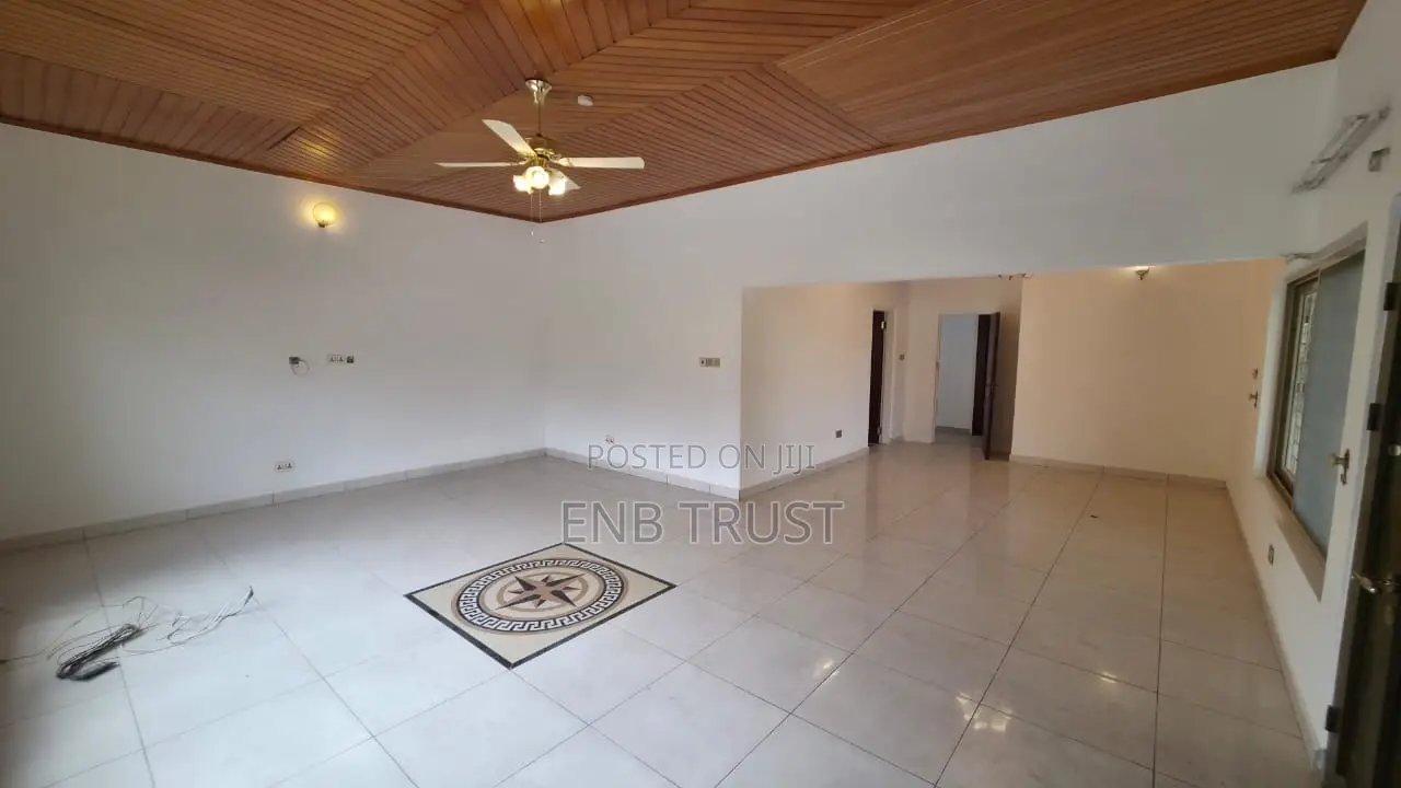 5bdrm Duplex in Labone, Coffee Shop Area for rent