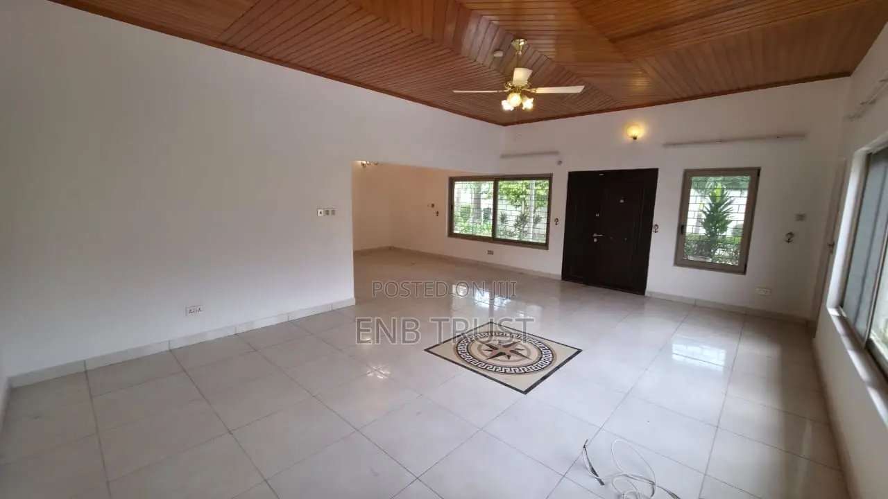 5bdrm Duplex in Labone, Coffee Shop Area for rent