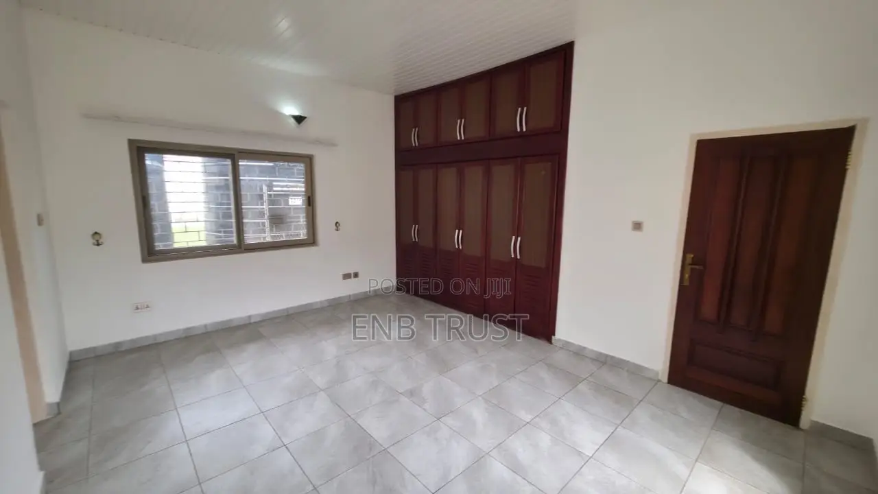5bdrm Duplex in Labone, Coffee Shop Area for rent