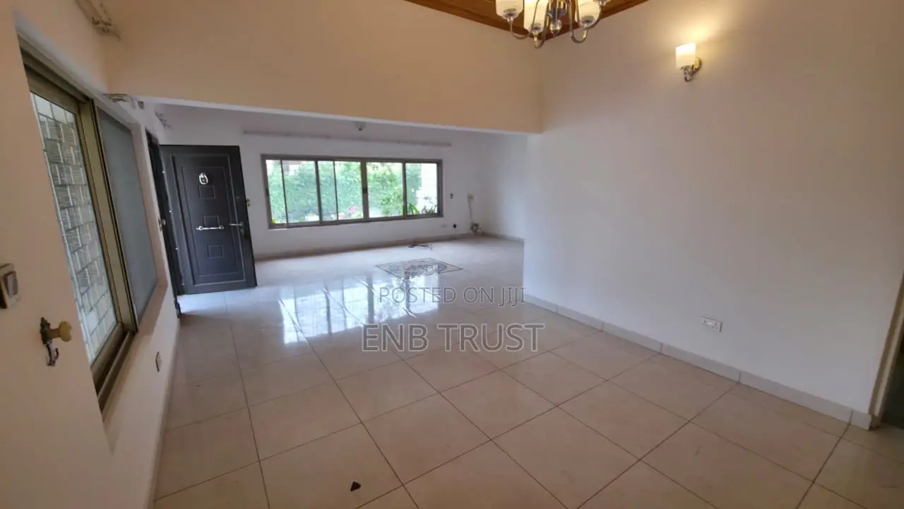 5bdrm Duplex in Labone, Coffee Shop Area for rent
