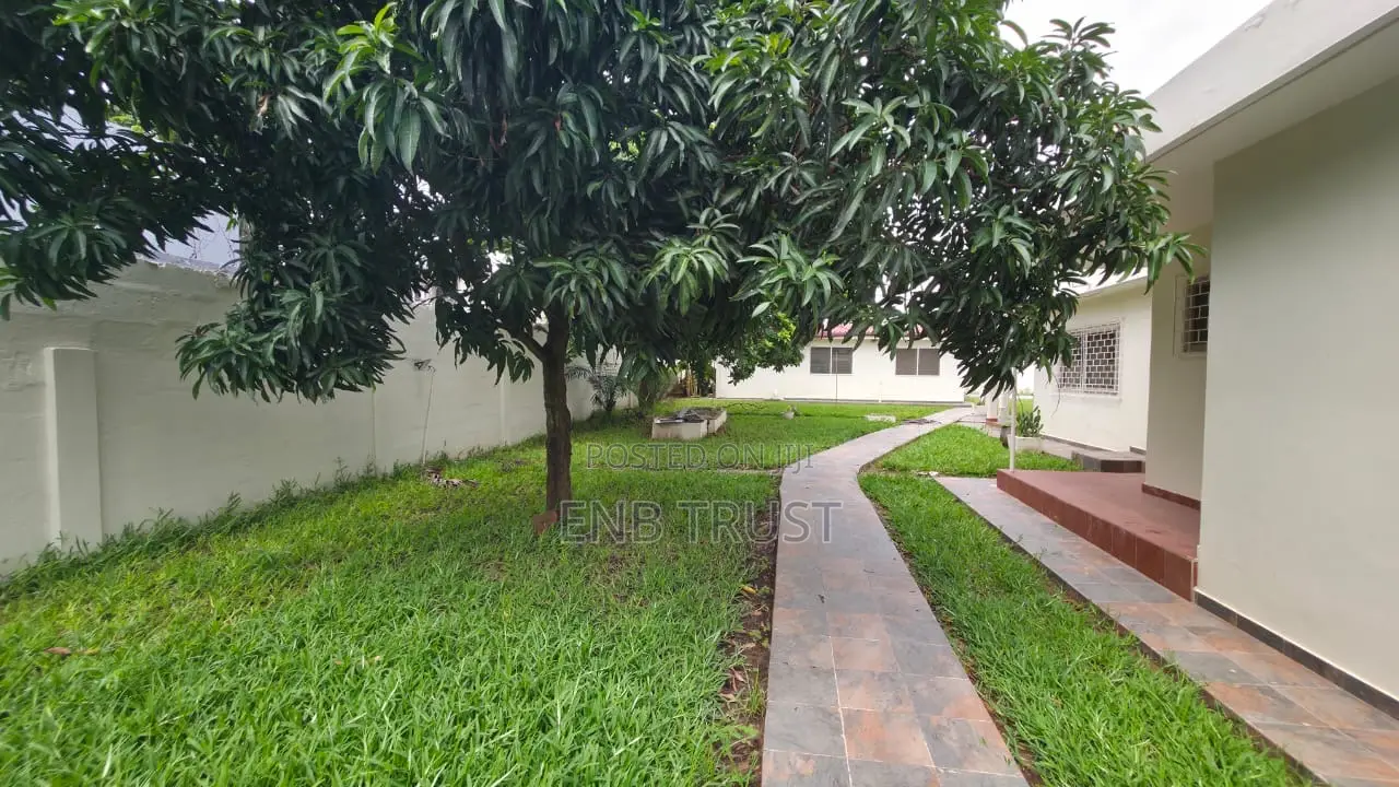 5bdrm Duplex in Labone, Coffee Shop Area for rent