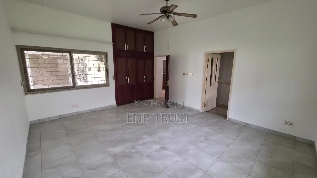 5bdrm Duplex in Labone, Coffee Shop Area for rent