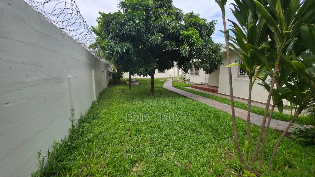 5bdrm Duplex in Labone, Coffee Shop Area for rent