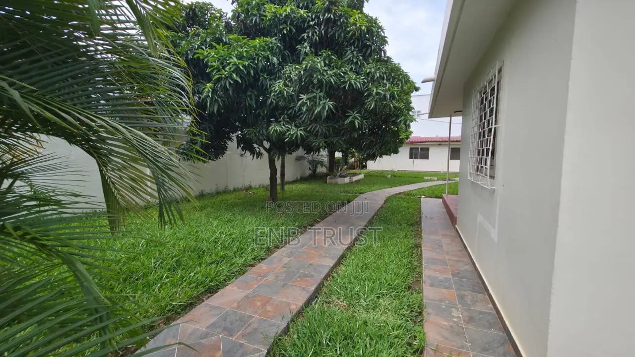 5bdrm Duplex in Labone, Coffee Shop Area for rent
