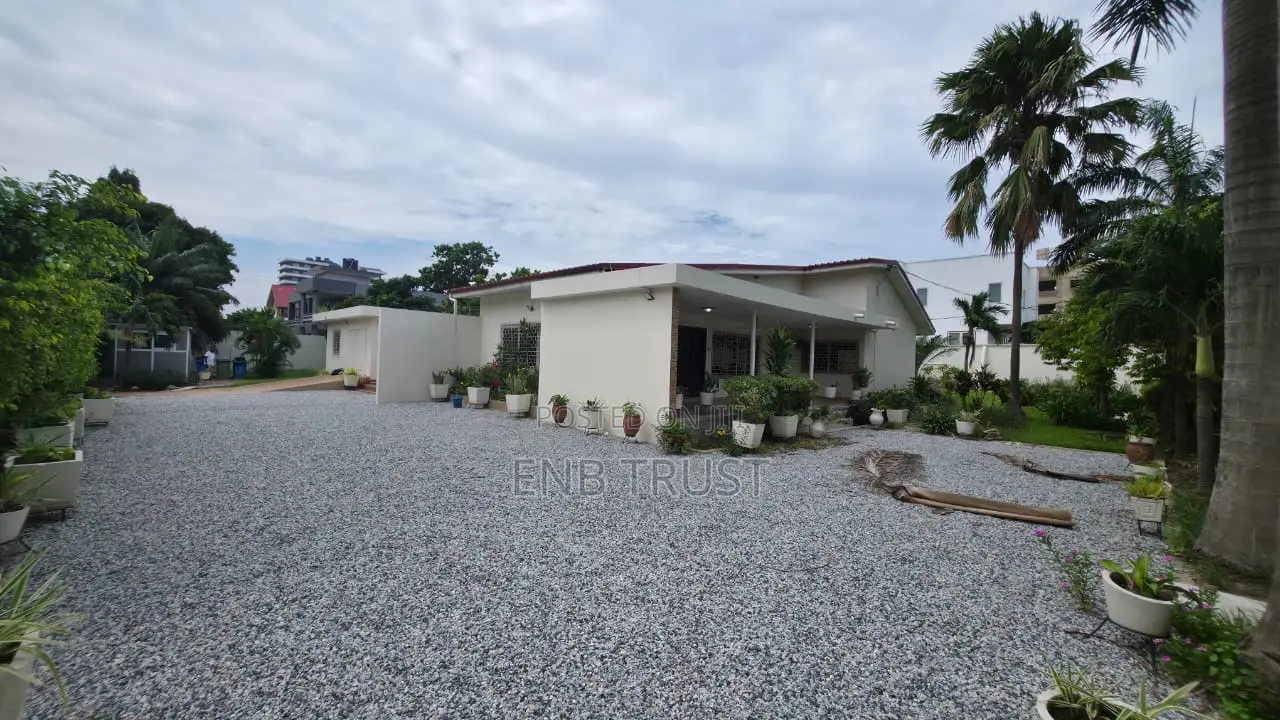 5bdrm Duplex in Labone, Coffee Shop Area for rent