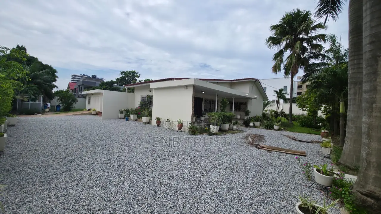 5bdrm Duplex in Labone, Coffee Shop Area for rent