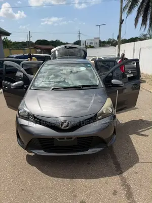 Toyota Vitz 2015 Gray
