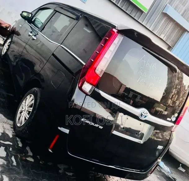 Toyota Esquire 2017 Black