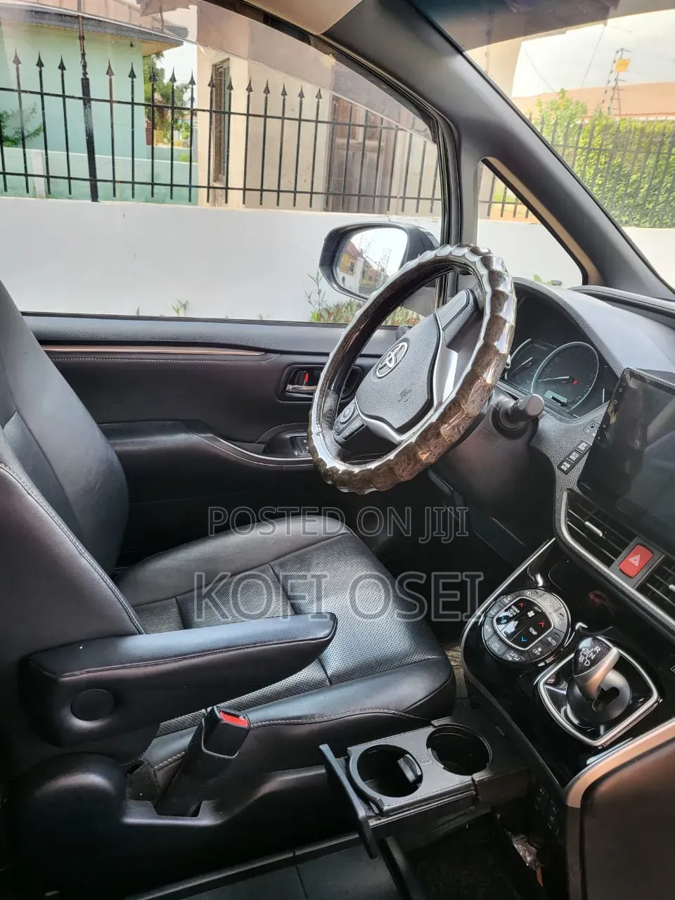 Toyota Esquire 2017 Black