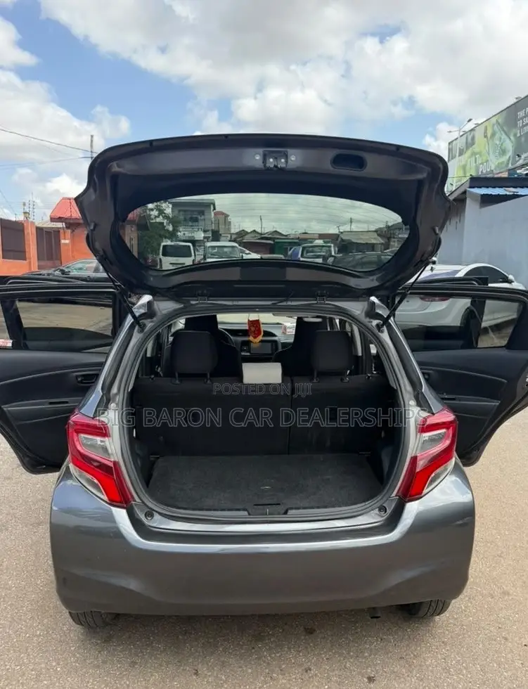 Toyota Vitz 2015 Gray