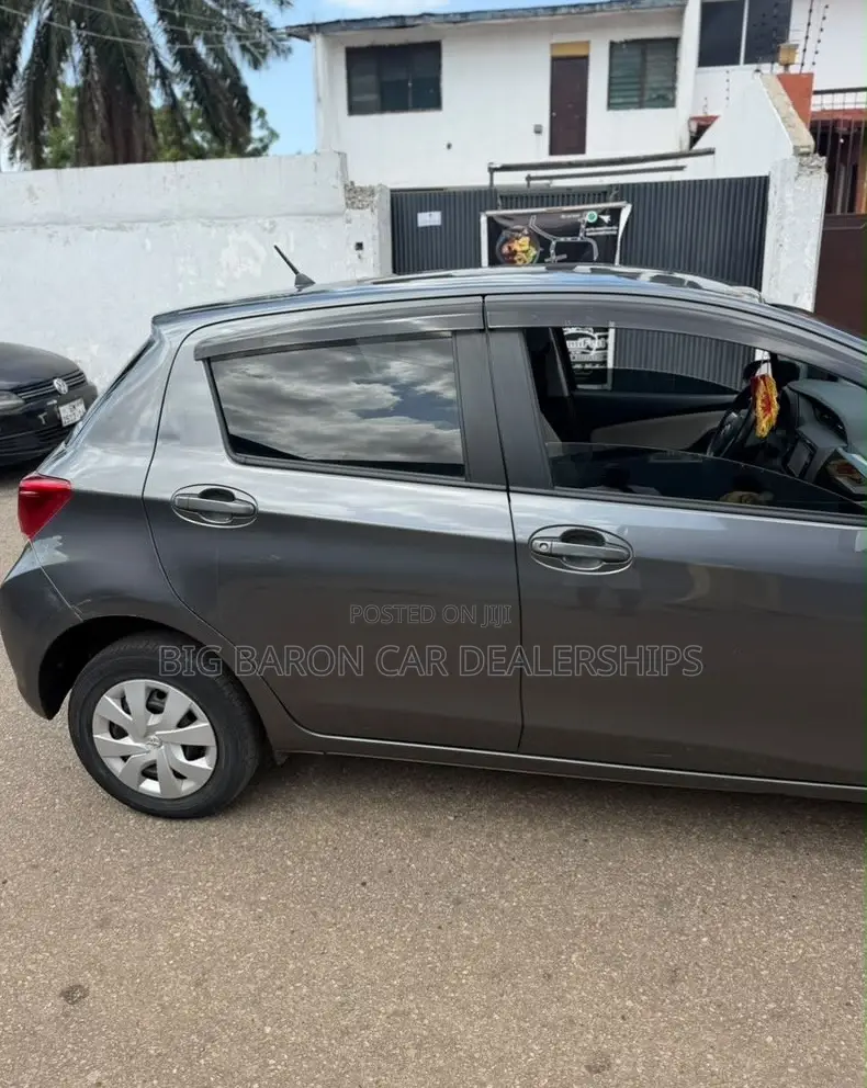 Toyota Vitz 2015 Gray