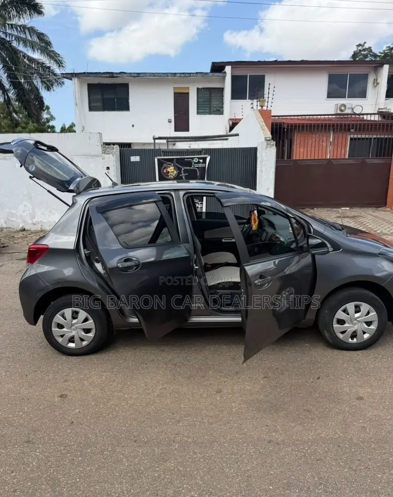 Toyota Vitz 2015 Gray