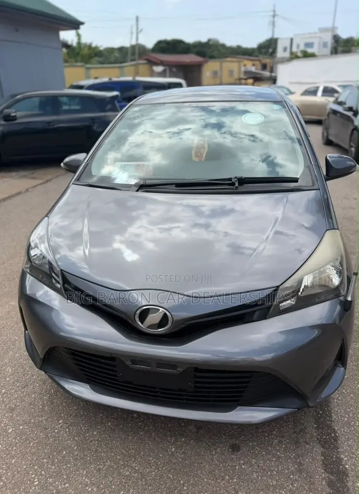 Toyota Vitz 2015 Gray
