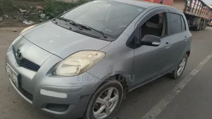 Toyota Vitz 1.3 AWD 3dr 2010 Gray