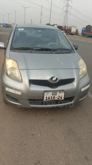 Toyota Vitz 1.3 AWD 3dr 2010 Gray