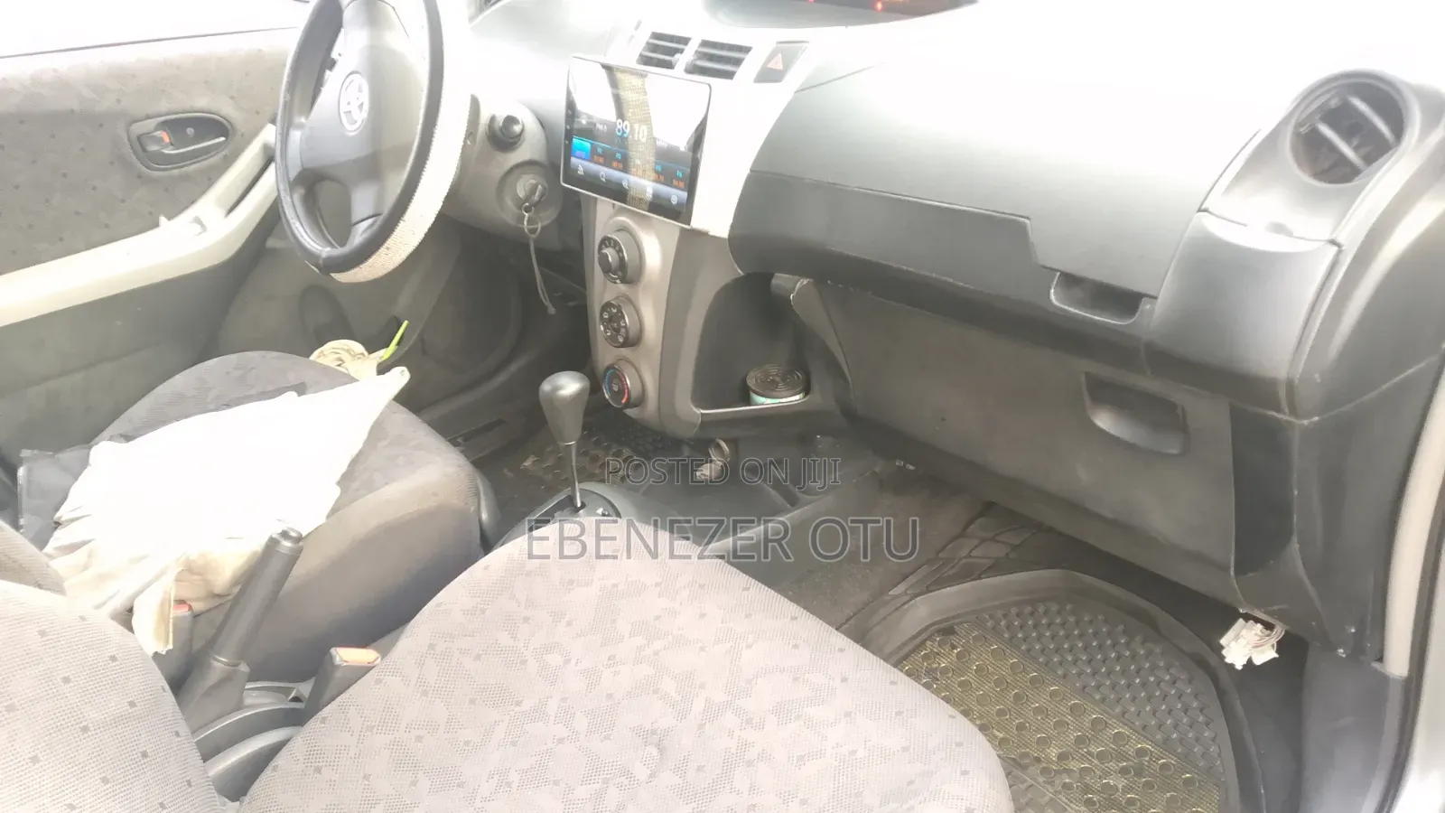 Toyota Vitz 1.3 AWD 3dr 2010 Gray
