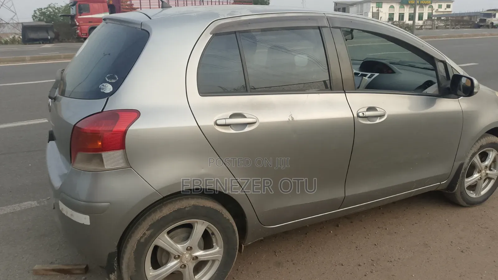 Toyota Vitz 1.3 AWD 3dr 2010 Gray