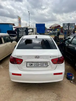Hyundai Elantra 2010 Off white