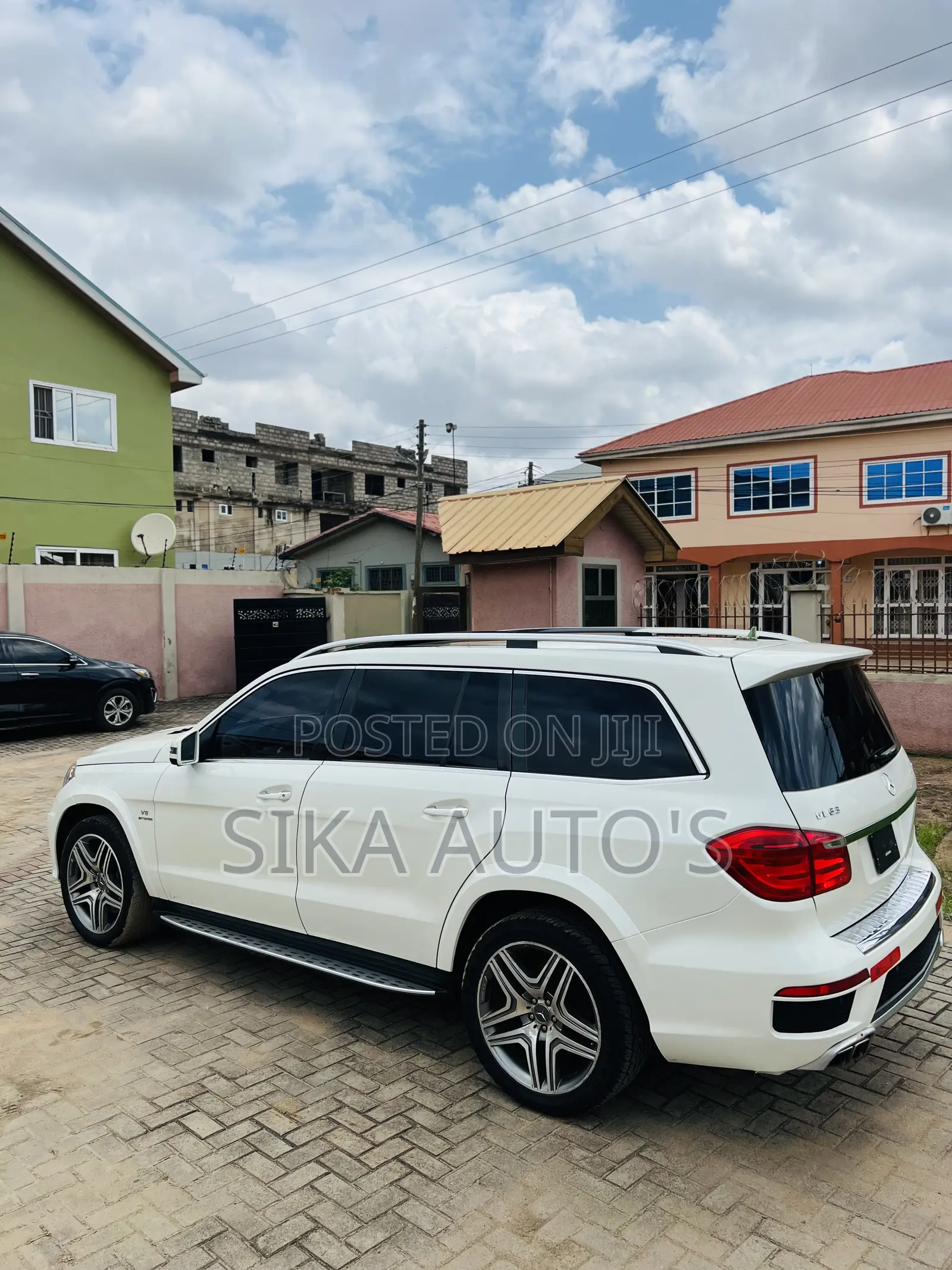 Mercedes-Benz GL-Class GL63 AMG 4dr SUV AWD (5.5L 8cyl Turbo 7A) 2015
