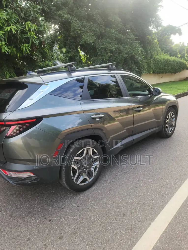 Hyundai Tucson SE 2024 Gray