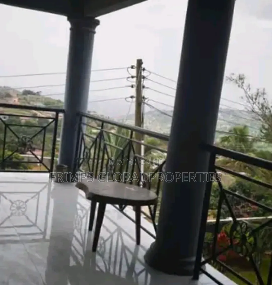 5bdrm House in Aburi for sale