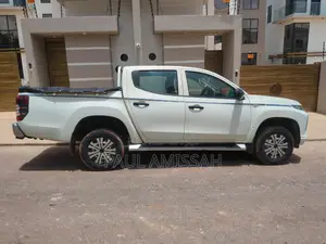 Mitsubishi L200 2022 White