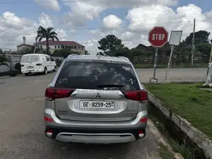 Mitsubishi Outlander 2019 Silver