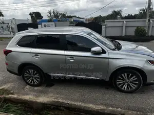 Mitsubishi Outlander 2019 Silver