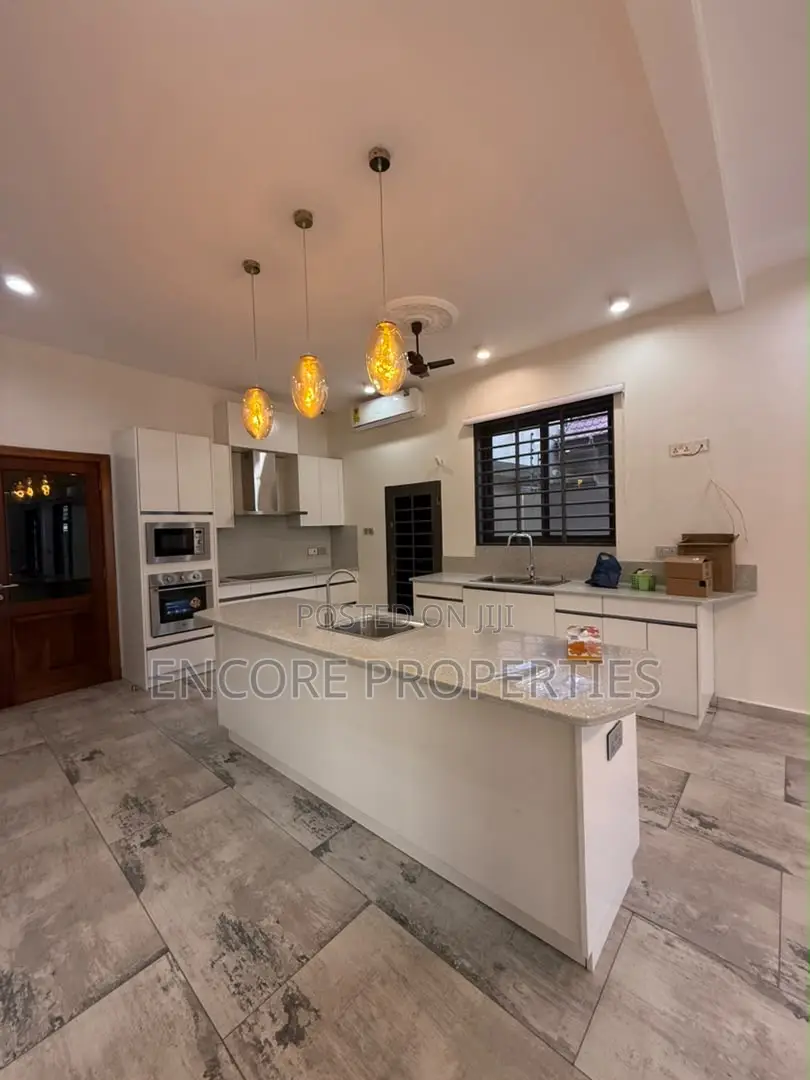 6bdrm House in East Legon for rent
