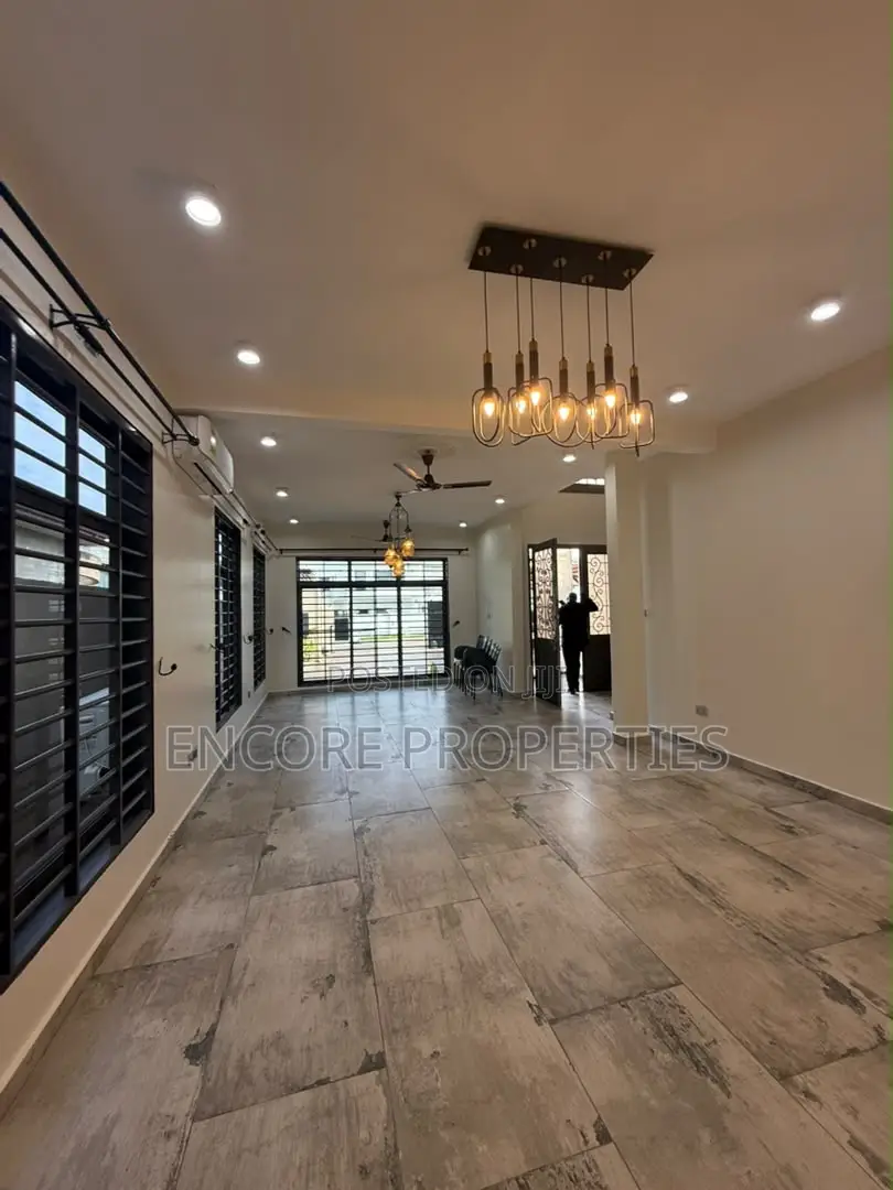 6bdrm House in East Legon for rent
