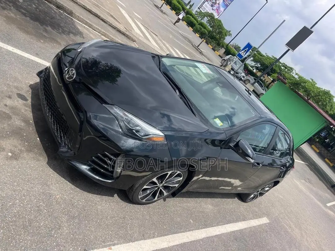 Toyota Corolla SE (1.8L 4cyl 6M) 2018 Black
