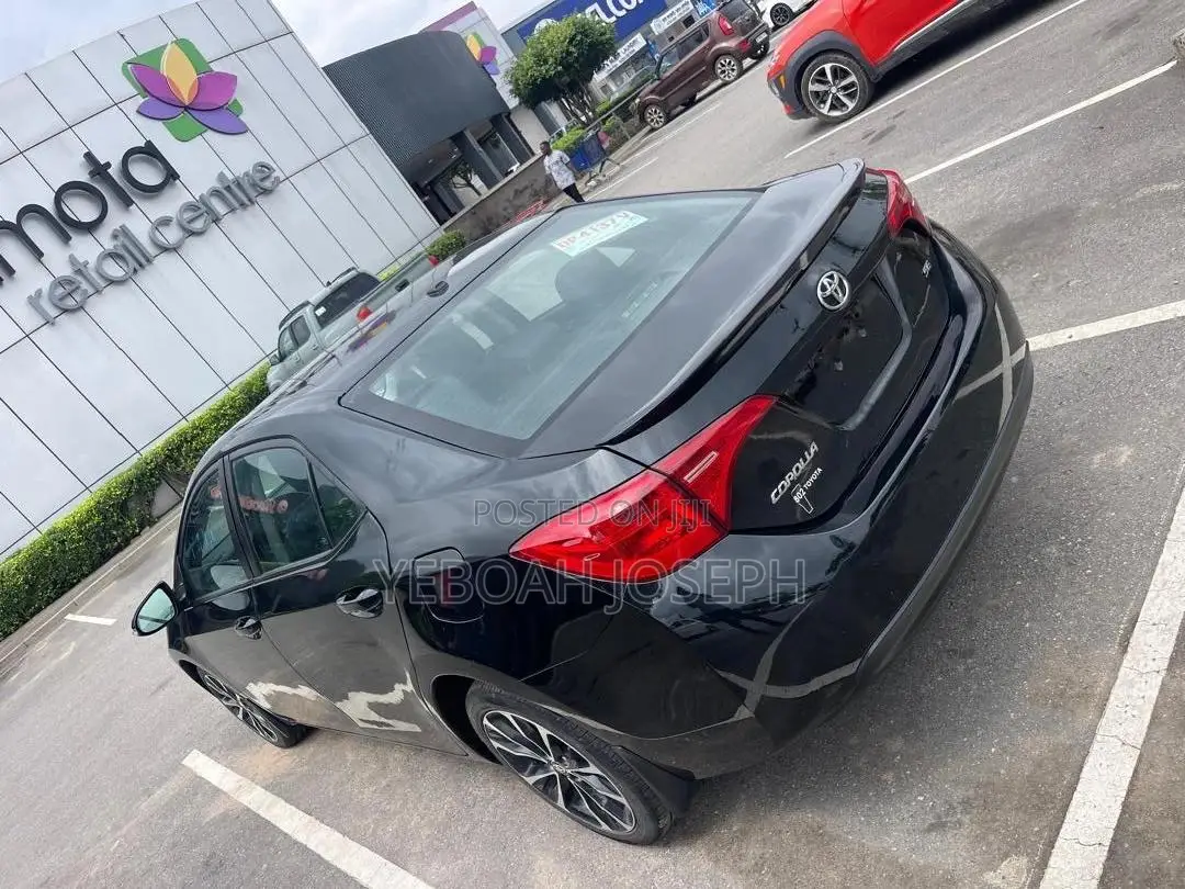 Toyota Corolla SE (1.8L 4cyl 6M) 2018 Black
