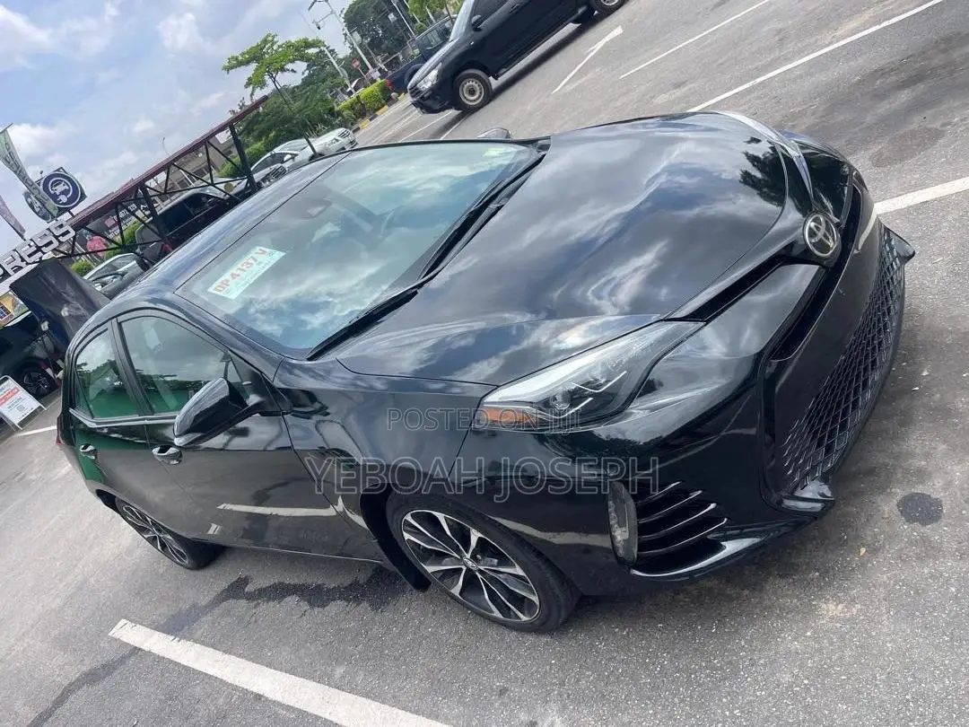 Toyota Corolla SE (1.8L 4cyl 6M) 2018 Black