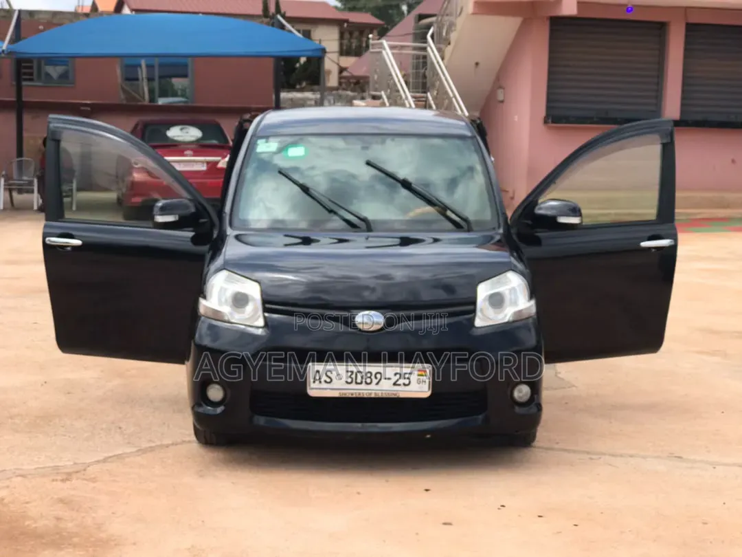 Toyota Sienta 2014 Black