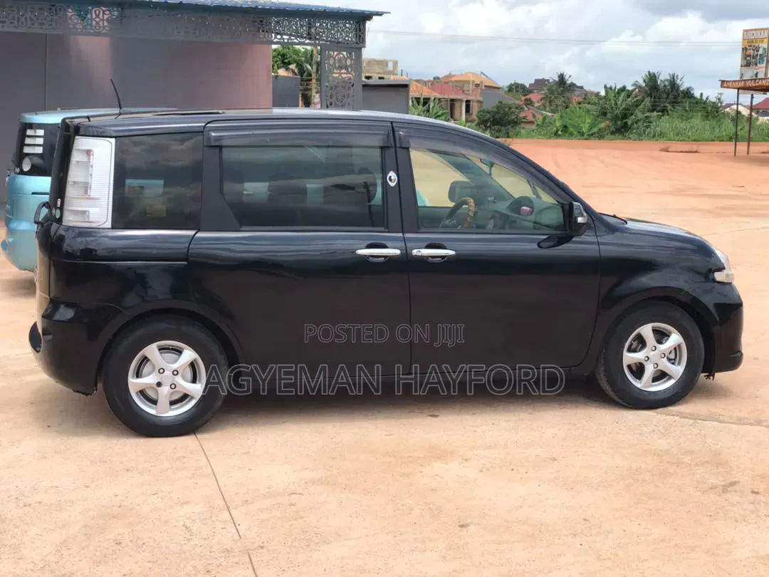 Toyota Sienta 2014 Black