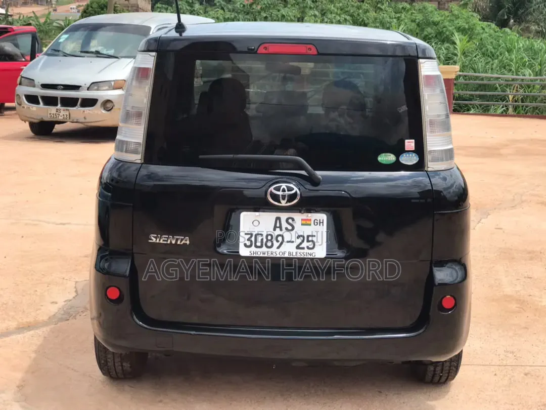 Toyota Sienta 2014 Black