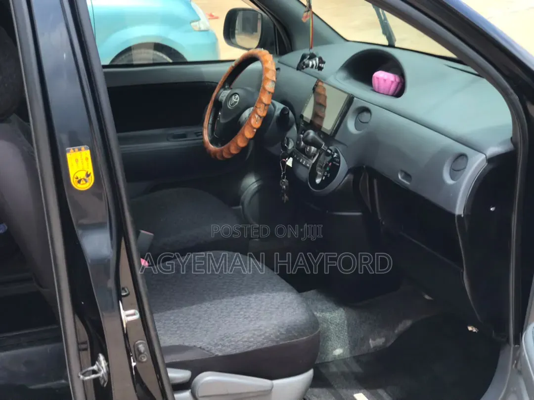 Toyota Sienta 2014 Black