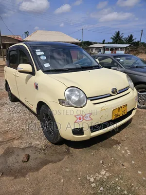 Toyota Sienta 1.5 FWD 2009 Yellow