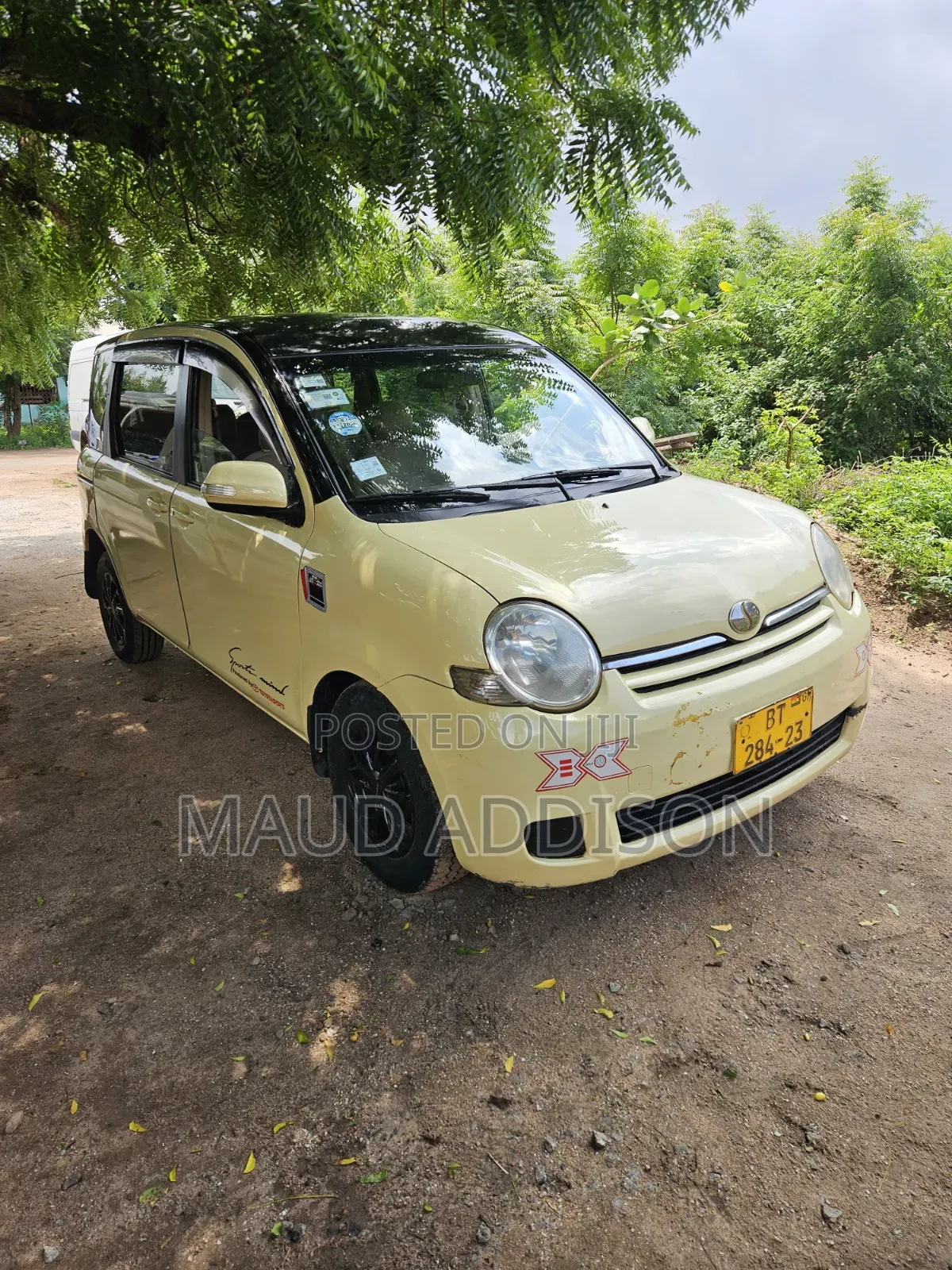 Toyota Sienta 1.5 FWD 2009 Yellow