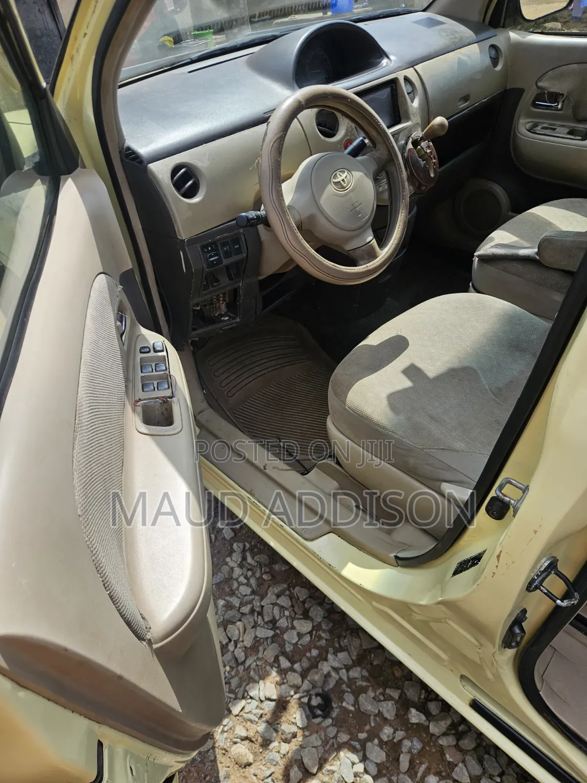 Toyota Sienta 1.5 FWD 2009 Yellow