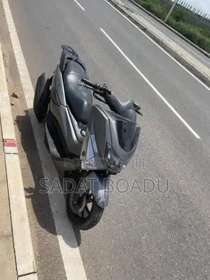Yamaha NMAX 155 2025 Silver