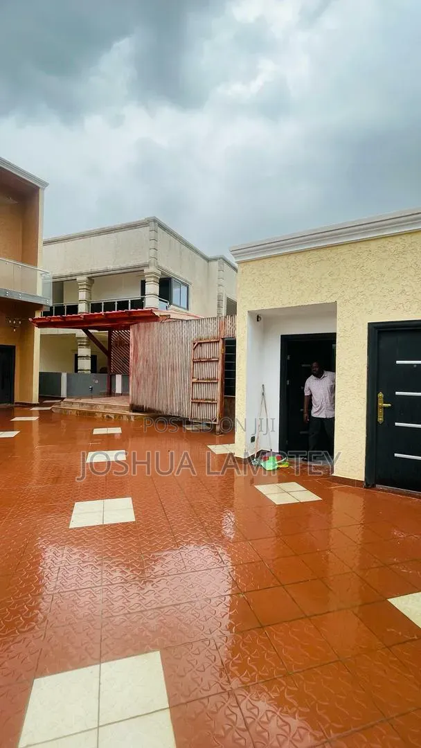 4bdrm House in Kwabenya Estate for sale