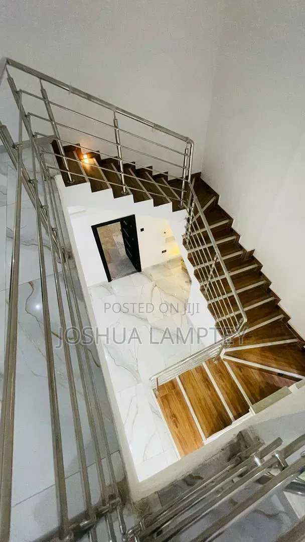 4bdrm House in Kwabenya Estate for sale