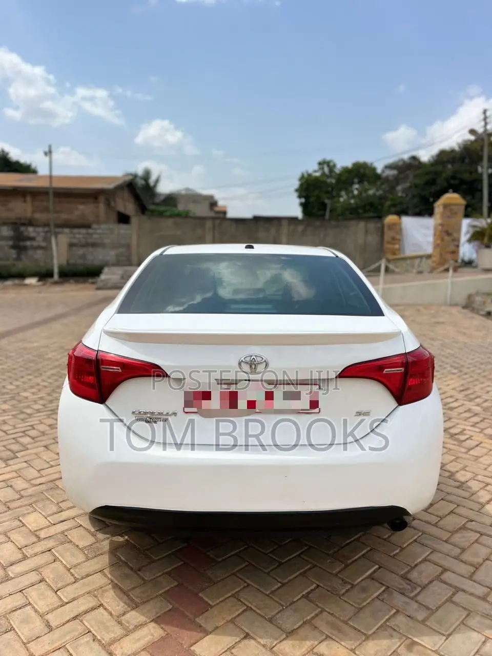 Toyota Corolla SE 4dr Sedan (1.8L 4cyl CVT) 2017 White